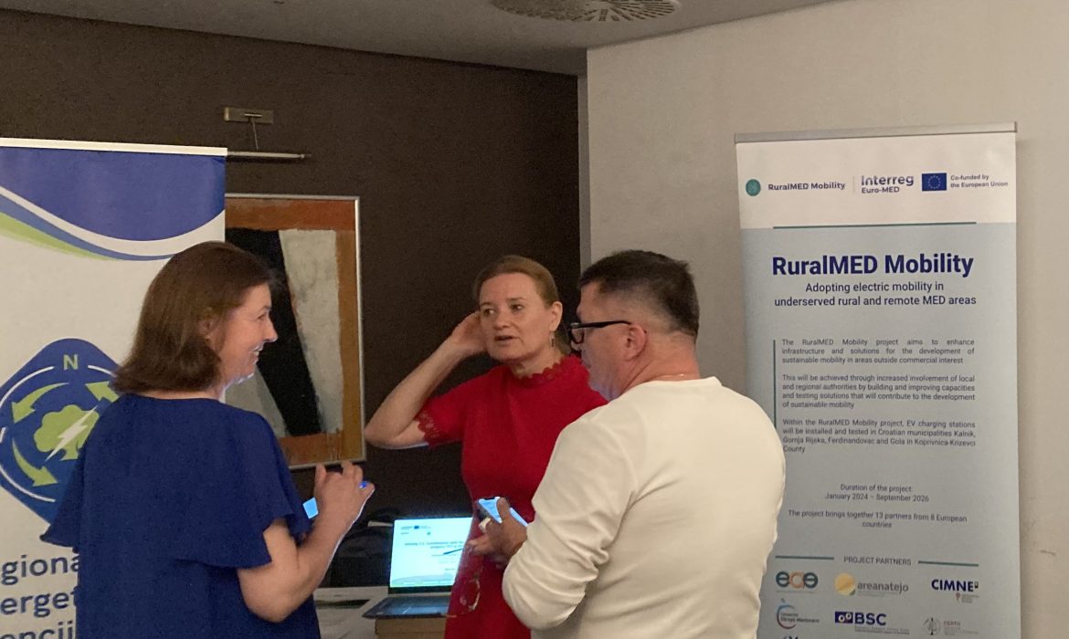 Regionalna energetska agencija Sjever na sastanku s ključnim lokalnim dionicima projekta Razvoj e-mobilnosti u ruralnim i udaljenim područjima Mediterana (RuralMED Mobility) održanog u sklopu međunarodne konferencije na temu inkluzivnog turizma u Moravskim Toplicama, predstavila je projekt te njegove pilot aktivnosti.