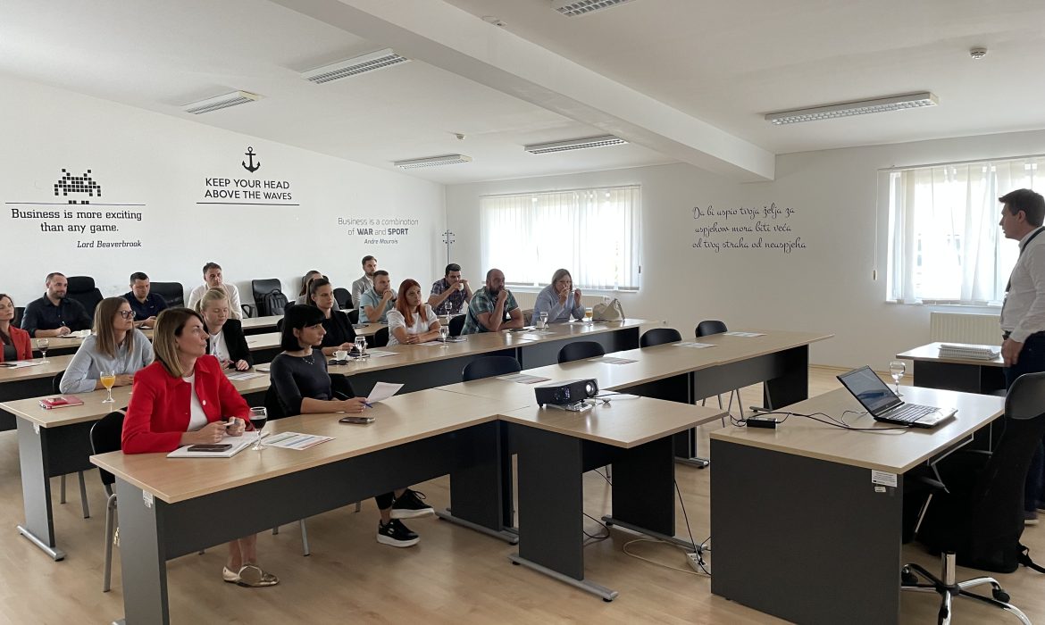 Regionalna energetska agencija Sjever (REA Sjever) u suradnji s Agencijom za regionalni razvoj Virovitičko-podravske županije (RA VIDRA) održala je u srijedu, 17. rujna 2025., radionicu u Virovitici na temu minimalnih standarda energetske učinkovitosti (MEPS – engl. Minimum Energy Performanse Standard). Događaj je organiziran u prostoru Poduzetničkog inkubatora Virovitica i okupio je predstavnike nekoliko jedinica lokalnih samouprava.