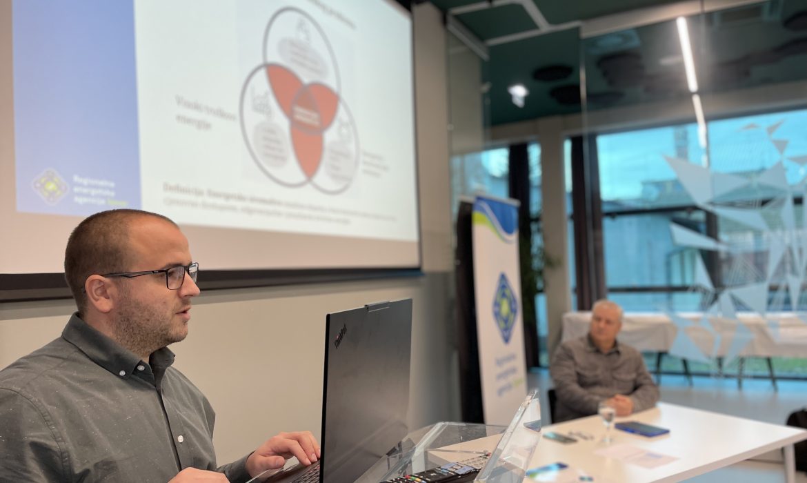 Regionalna energetska agencija Sjever održala je 19. veljače 2026. u Varaždinu regionalni događaj u sklopu projekta Izazovi za sprečavanje i suzbijanje energetskog siromaštva (I-PRODER). Na događaju je predstavljeno najnovije stanje i iskustva s područja energetskog siromaštva u Varaždinskoj županiji, a raspravljalo se i o mjerama za izradu Akcijskog plana za sprečavanje i suzbijanje energetskog siromaštva.